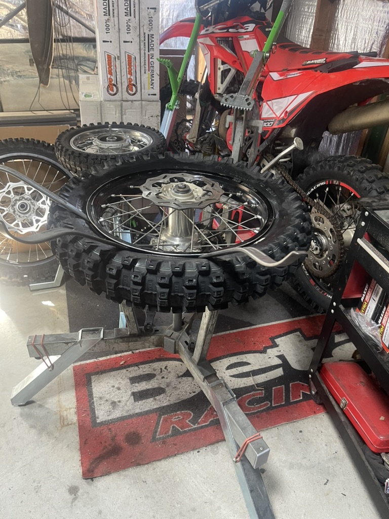 Rabaconda 3 Minute Mousse Changer Review showing a GT333 and Mefo Mousse installation at Central Coast Enduro Store.